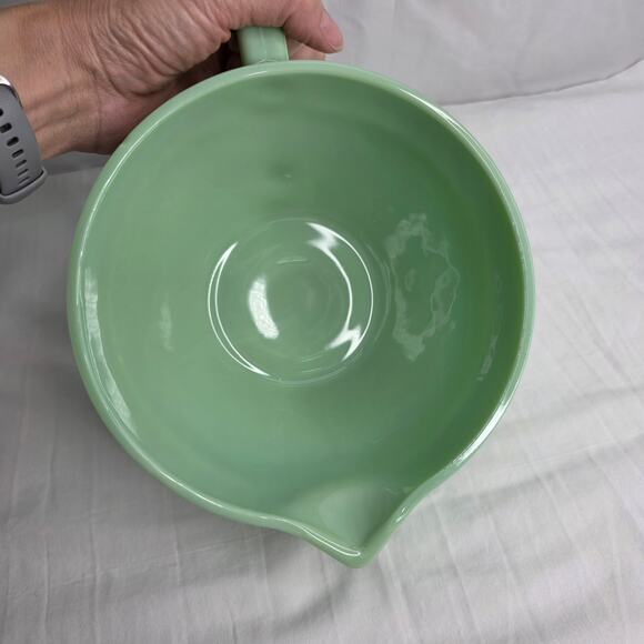 Jadeite Glass Collection Green Glass Mixing Bowl With Handle  1.25 QT - Chipped - Picture 8 of 12